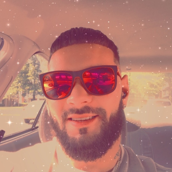 Meet your Posher, Derek - Picture 4 of 4